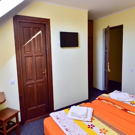 Bed and Breakfast Gyongyvirag Panzio Turia Экстерьер фото