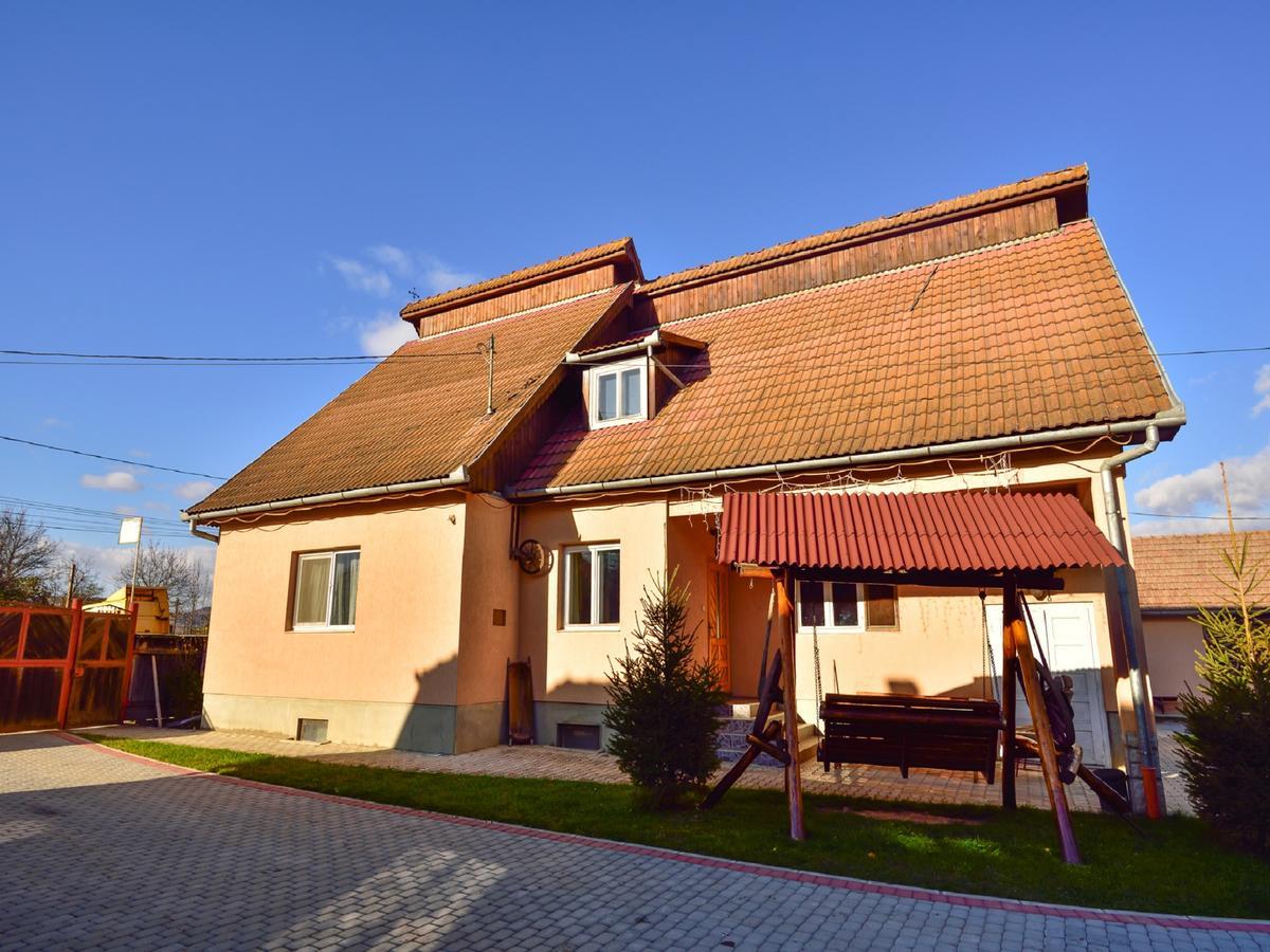 Bed and Breakfast Gyongyvirag Panzio Turia Экстерьер фото