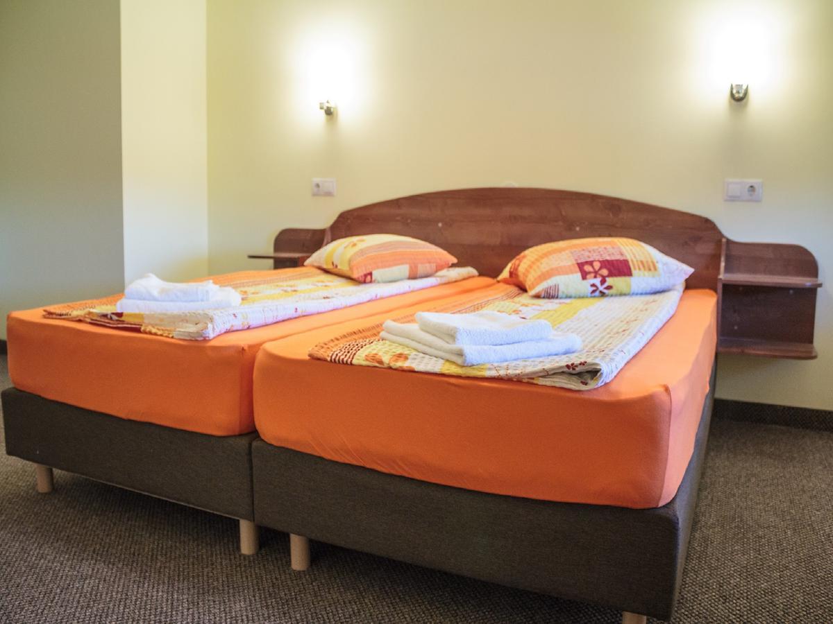 Bed and Breakfast Gyongyvirag Panzio Turia Экстерьер фото