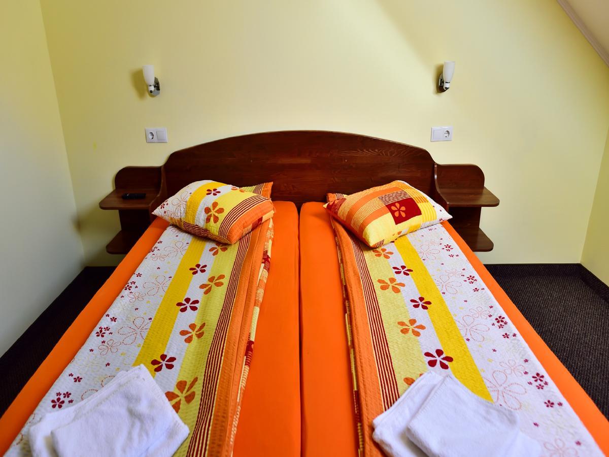 Bed and Breakfast Gyongyvirag Panzio Turia Экстерьер фото