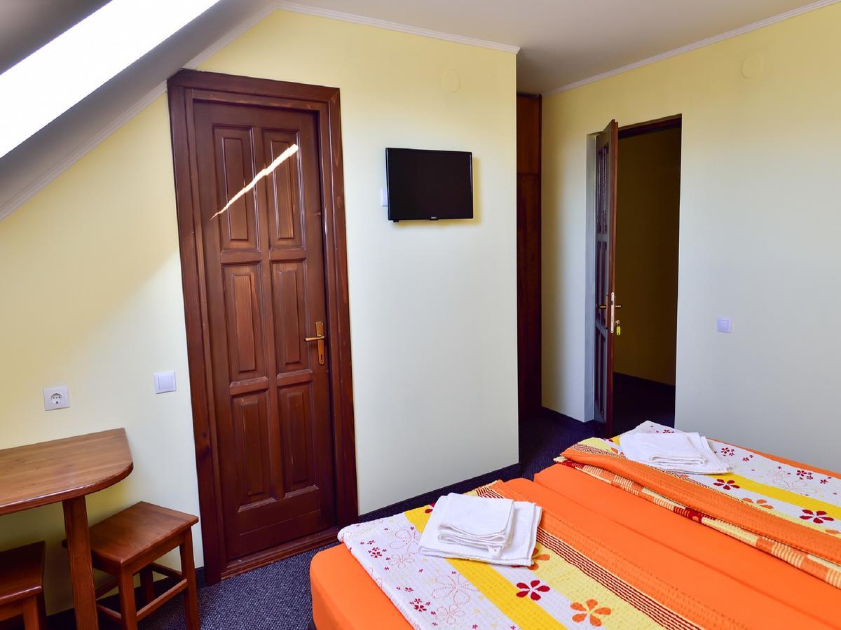 Bed and Breakfast Gyongyvirag Panzio Turia Экстерьер фото